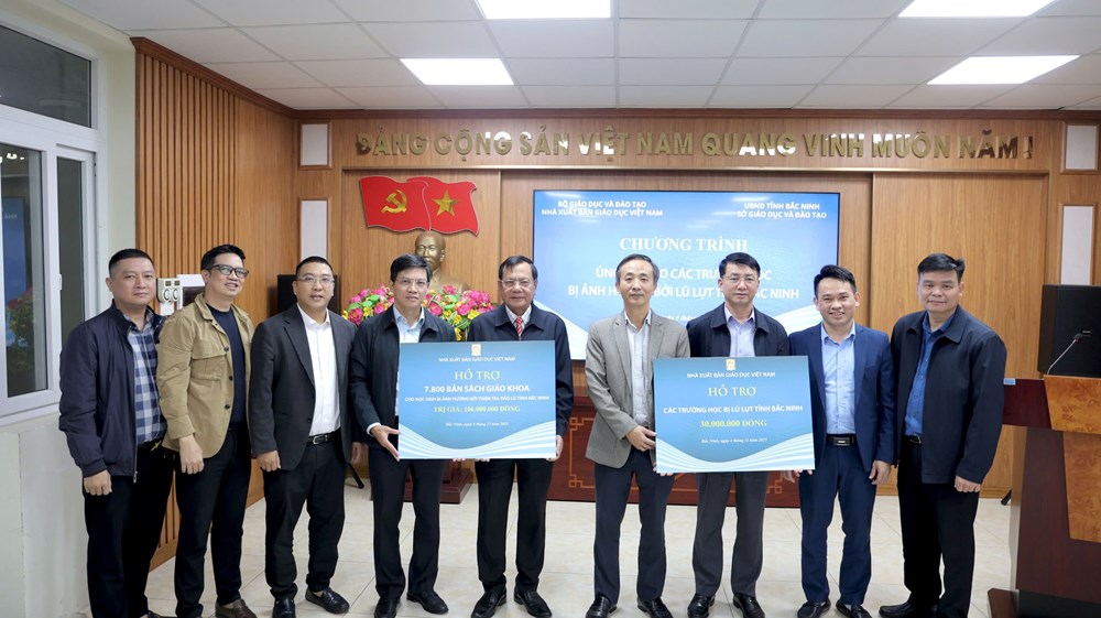 NXBGDVN cam kết đồng hành cùng học sinh và các trường học vùng bão lũ - ảnh 2