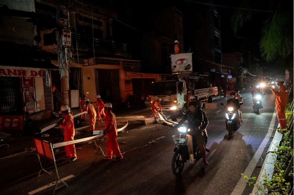 EVN chung tay ủng hộ nhiều địa phương khắc phục hậu quả các cơn bão, lũ lụt trong năm 2025 - ảnh 1