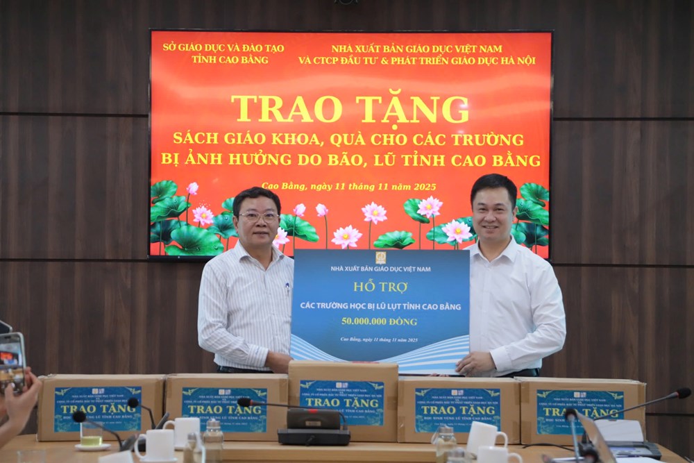 NXBGDVN hỗ trợ ngành Giáo dục Cao Bằng khắc phục hậu quả bão lũ - ảnh 2