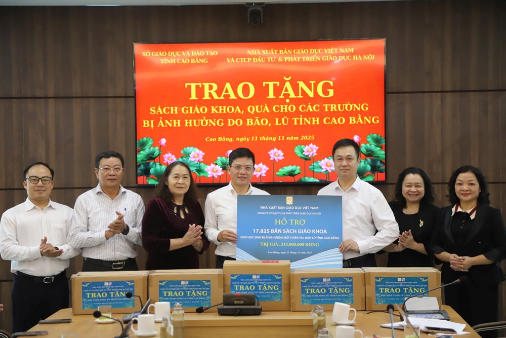 NXBGDVN hỗ trợ ngành Giáo dục Cao Bằng khắc phục hậu quả bão lũ - ảnh 3