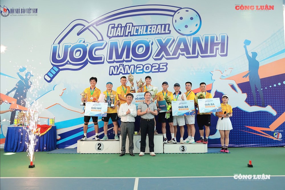 Giải Pickleball 'Ước Mơ Xanh' 2025: Trao giải nội dung đôi nam trên 40 tuổi và đôi nam nữ dưới 40 tuổi - ảnh 1
