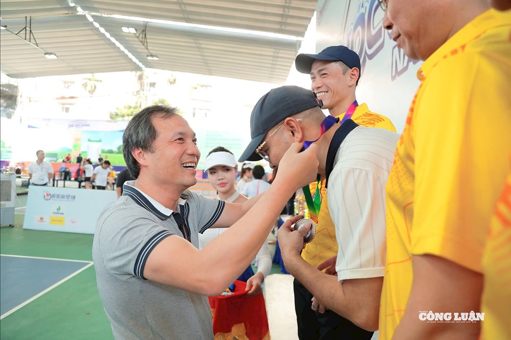 Giải Pickleball 'Ước Mơ Xanh' 2025: Trao giải nội dung đôi nam trên 40 tuổi và đôi nam nữ dưới 40 tuổi - ảnh 3