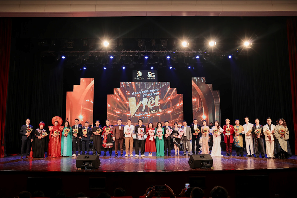 Lộ diện Quán quân ba dòng nhạc tại Gala Xếp hạng Tiếng hát Việt toàn cầu 2025 - ảnh 2