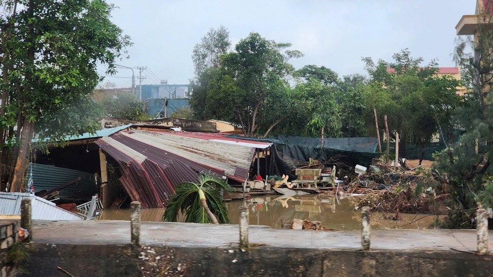 Triệu tập vở cho học sinh vùng bị thiên tai - ảnh 3