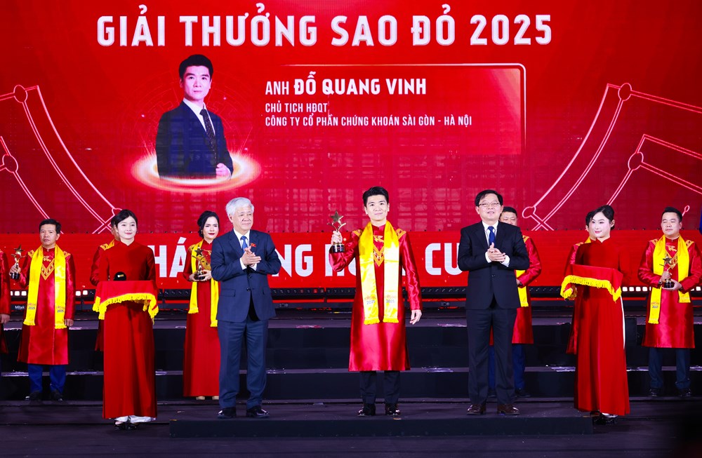 Doanh nhân Đỗ Quang Vinh được vinh danh trong TOP 10 Giải thưởng Sao Đỏ 2025 - ảnh 2