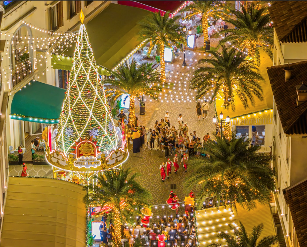 Cây thông bừng sáng: Phú Quốc chính thức bước vào mùa lễ hội rực rỡ nhất năm - ảnh 3