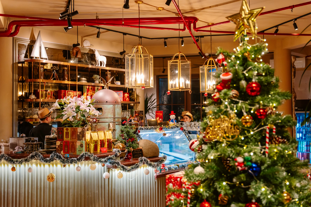 Cây thông bừng sáng: Phú Quốc chính thức bước vào mùa lễ hội rực rỡ nhất năm - ảnh 4