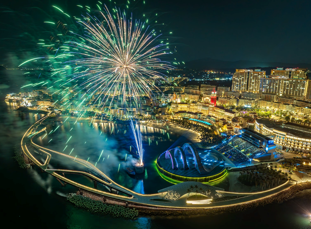 Cây thông bừng sáng: Phú Quốc chính thức bước vào mùa lễ hội rực rỡ nhất năm - ảnh 5