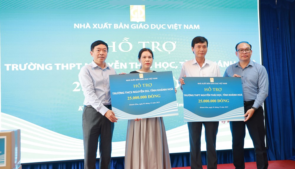 Nhà xuất bản Giáo dục Việt Nam hỗ trợ khẩn cấp sách giáo khoa cho học sinh Khánh Hòa sau lũ - ảnh 2