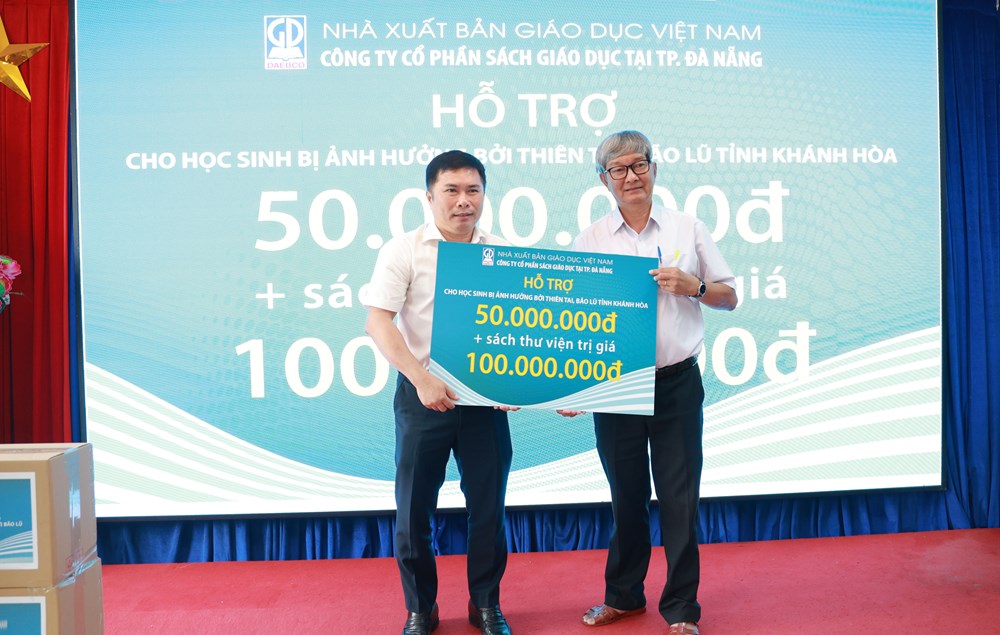 Nhà xuất bản Giáo dục Việt Nam hỗ trợ khẩn cấp sách giáo khoa cho học sinh Khánh Hòa sau lũ - ảnh 4