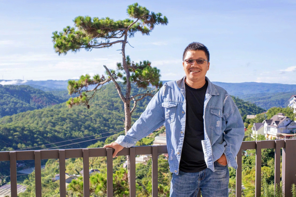 Chân đi, ngòi bút ghi, tấm lòng viết... - ảnh 1