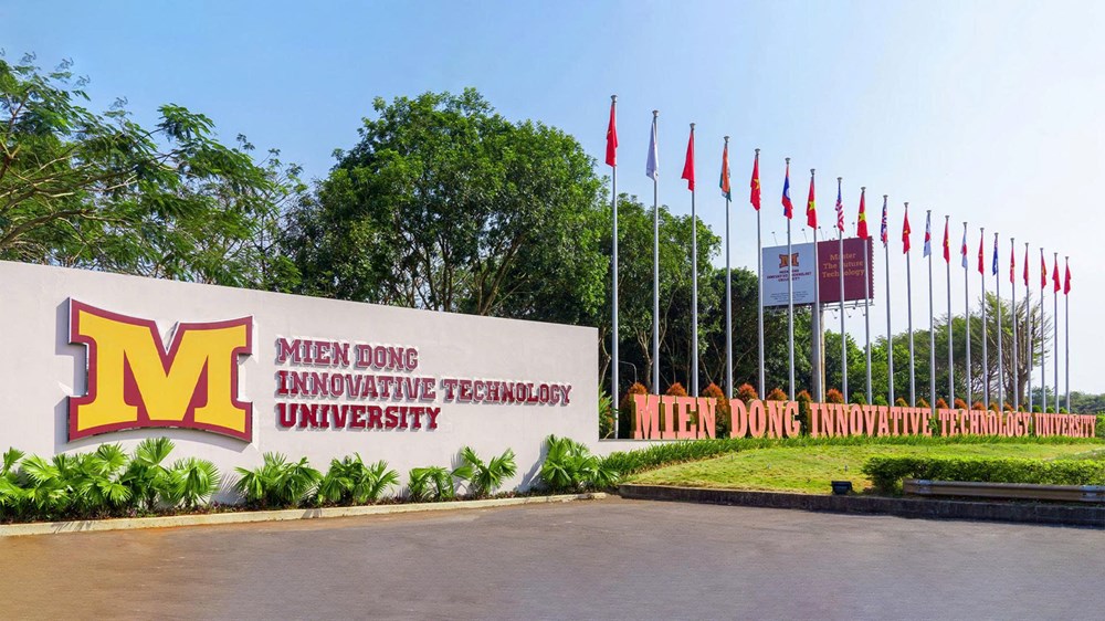Hiệp hội Vật lý Việt Nam tặng bằng khen cho MIT University Việt Nam - ảnh 1