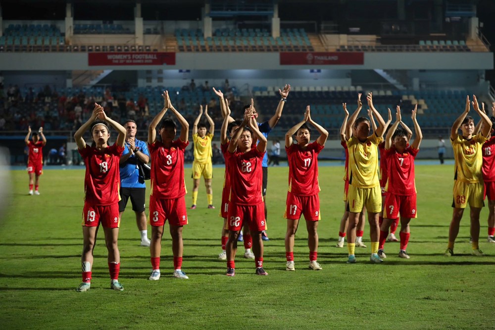 Báo chí Philippines thừa nhận sai sót trọng tài, tuyển nữ Việt Nam chịu nhiều thiệt thòi ở chung kết SEA Games 33 - ảnh 1