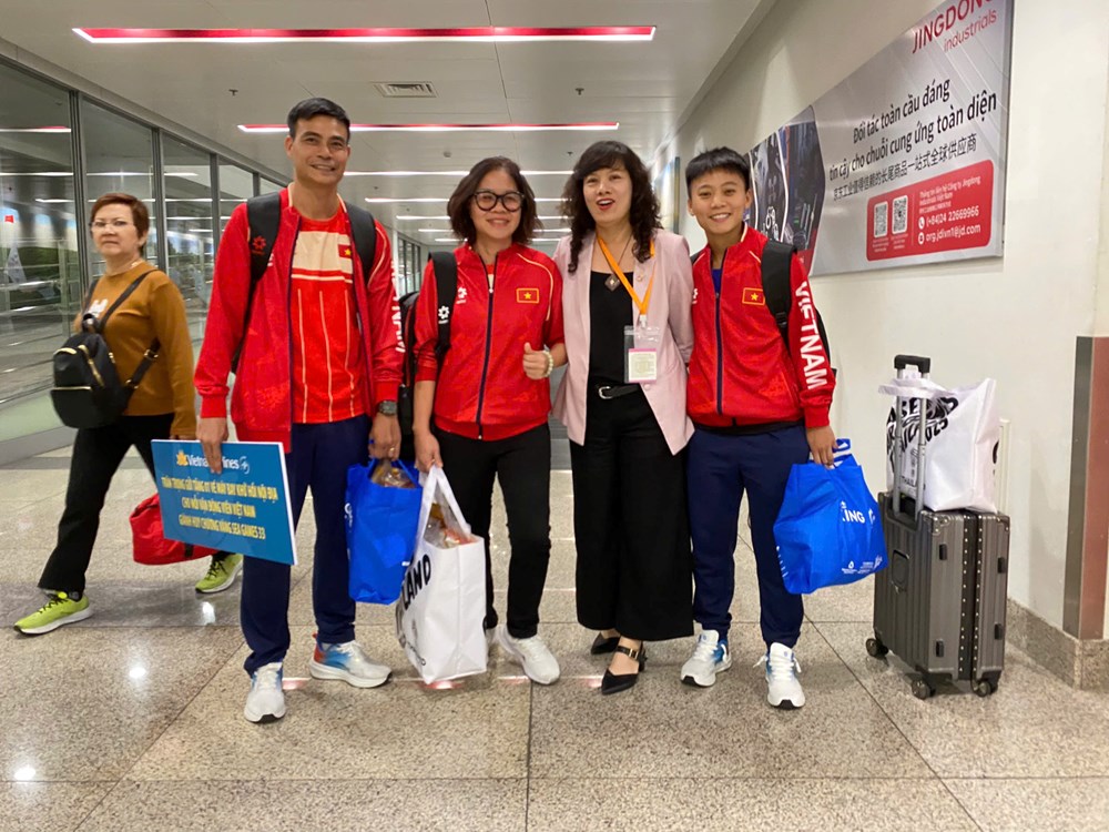 U22 Việt Nam rạng rỡ ngày trở về sau chiến dịch SEA Games 33 lịch sử - ảnh 7