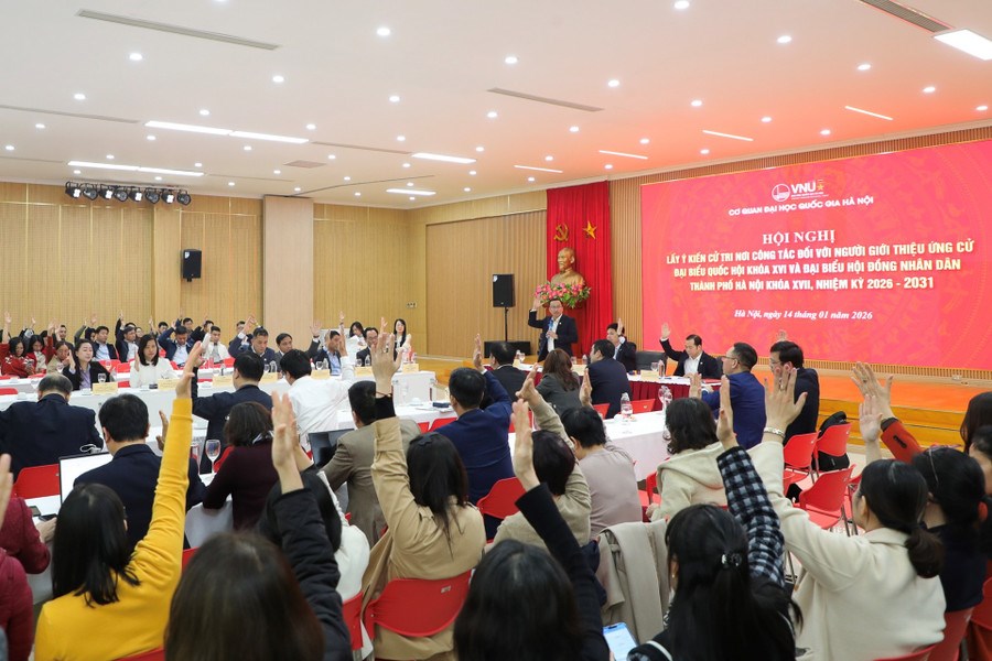 ĐHQGHN tổ chức Hội nghị lấy ý kiến cử tri đối với người được giới thiệu ứng cử ĐBQH khóa XVI - ảnh 2