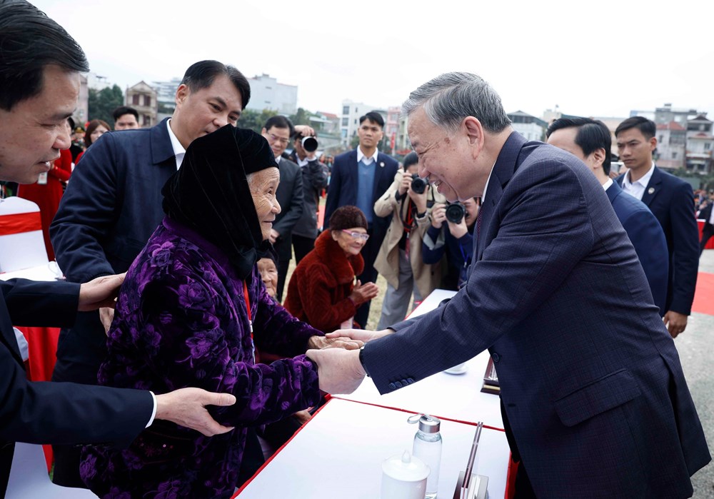 Tổng Bí thư Tô Lâm gặp mặt, nói chuyện với nhân dân các dân tộc tỉnh Cao Bằng - ảnh 2