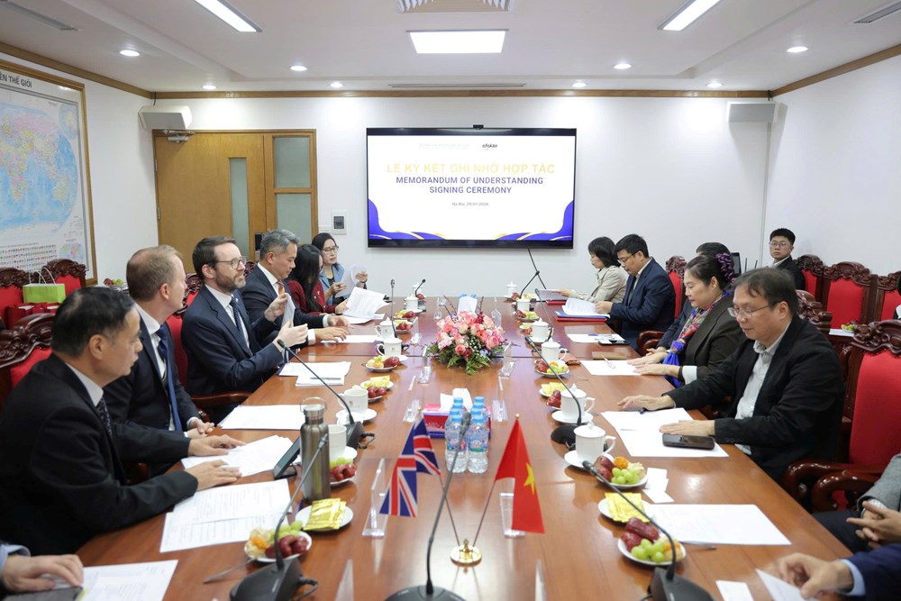 Nhà xuất bản Giáo dục Việt Nam kí Biên bản ghi nhớ hợp tác trong lĩnh vực dạy và học tiếng Anh với Tập đoàn Efekta Education (Vương quốc Anh) - ảnh 1
