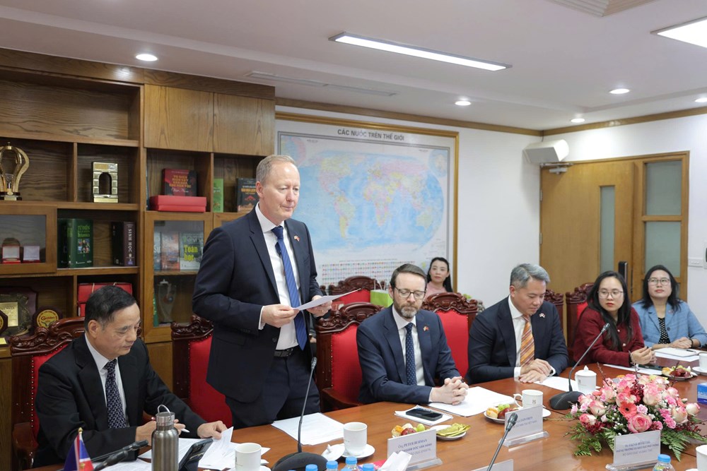 Nhà xuất bản Giáo dục Việt Nam kí Biên bản ghi nhớ hợp tác trong lĩnh vực dạy và học tiếng Anh với Tập đoàn Efekta Education (Vương quốc Anh) - ảnh 3