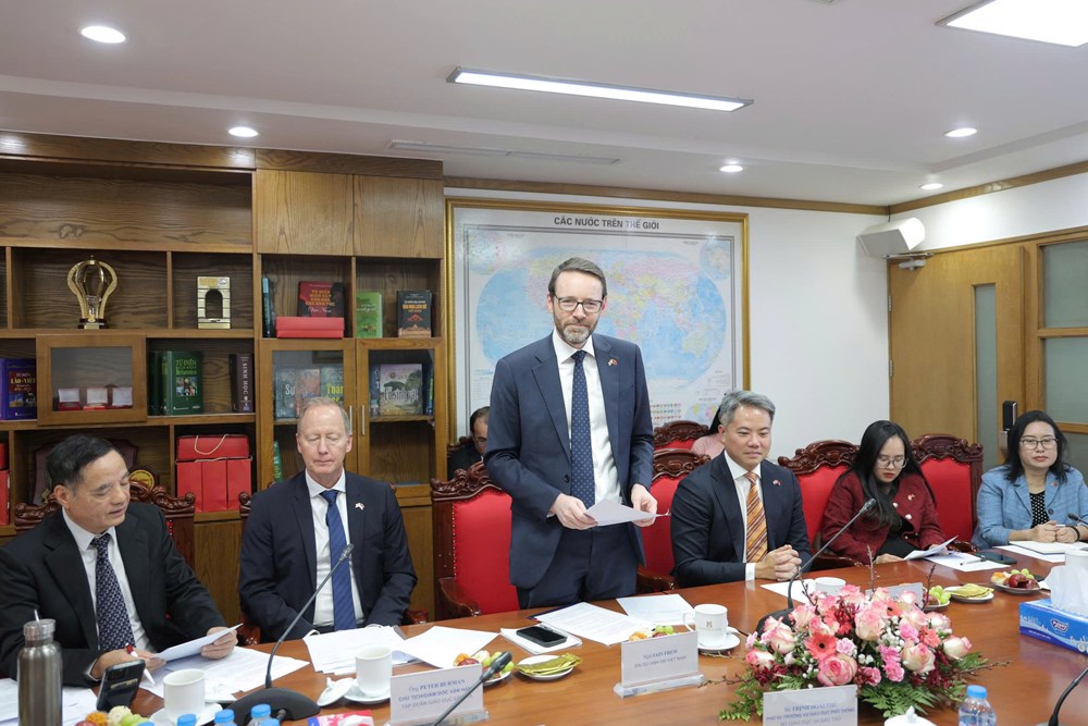 Nhà xuất bản Giáo dục Việt Nam kí Biên bản ghi nhớ hợp tác trong lĩnh vực dạy và học tiếng Anh với Tập đoàn Efekta Education (Vương quốc Anh) - ảnh 4