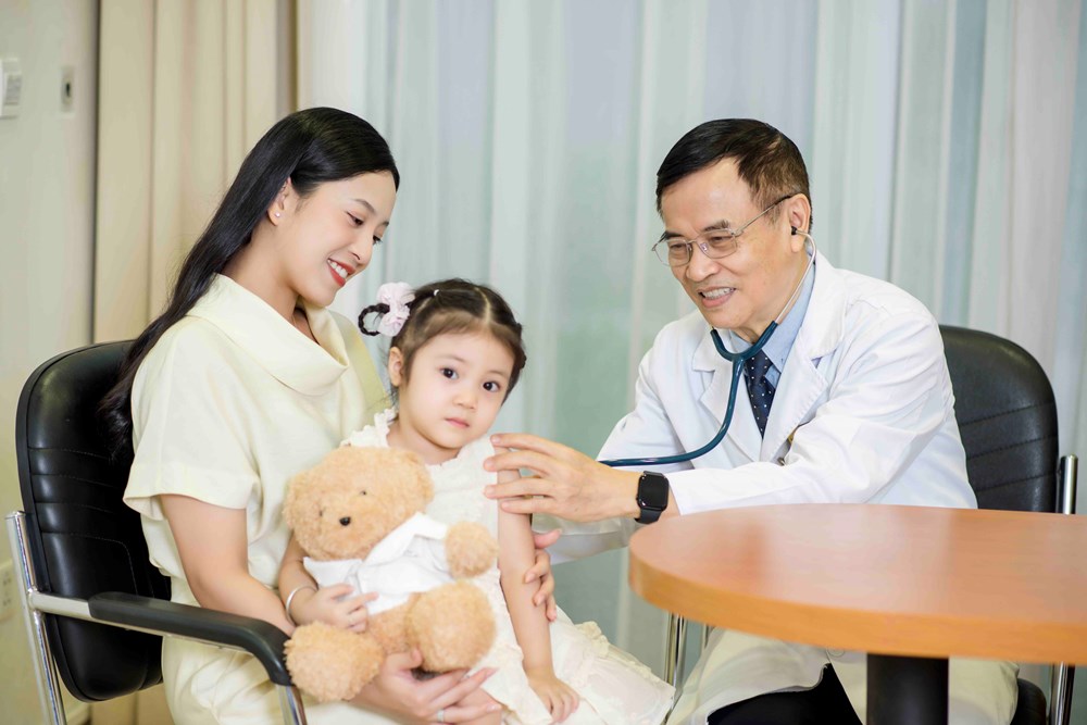 GS.TS.BS Phạm Nhật An: Chuyên gia Nhi khoa đầu ngành và triết lý “chăm sóc trẻ không chỉ là chữa bệnh” - ảnh 2