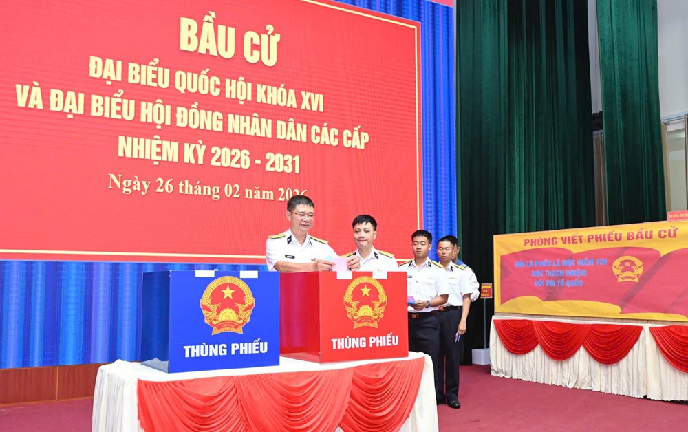 TP.HCM: Lá phiếu theo tàu ra khơi ở nơi bầu cử sớm nhất cả nước - ảnh 3