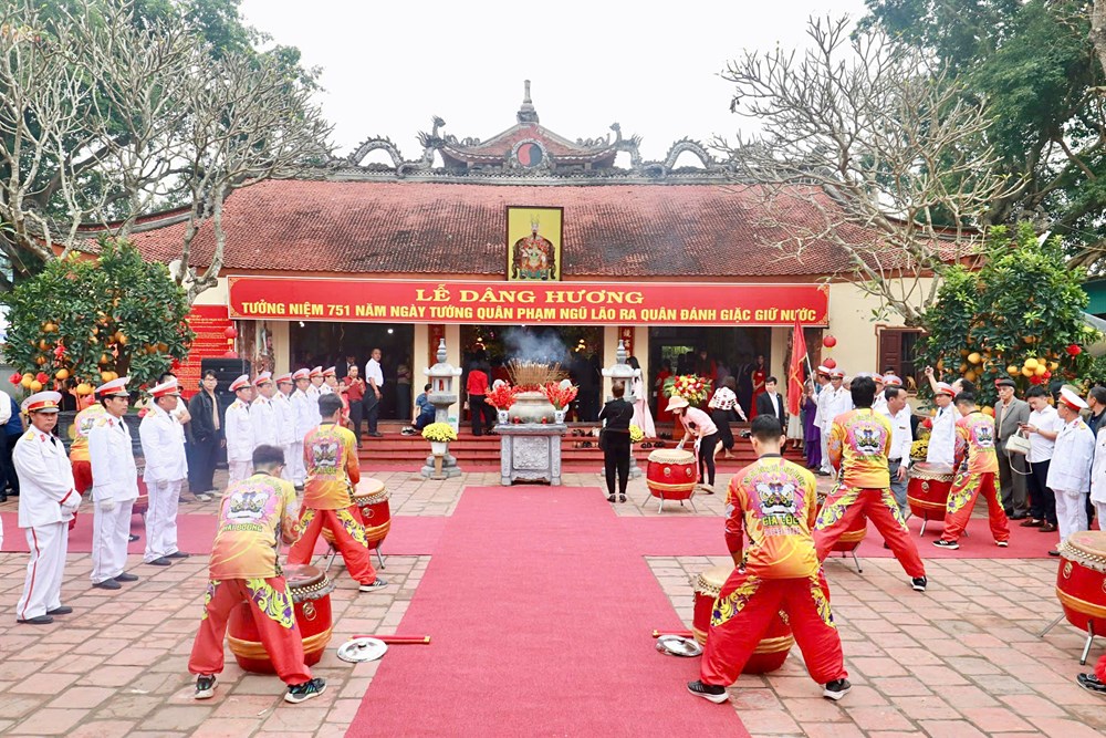 Trang trọng lễ dâng hương tưởng niệm 751 năm ngày Tướng quân Phạm Ngũ Lão ra quân đánh giặc giữ nước - ảnh 2