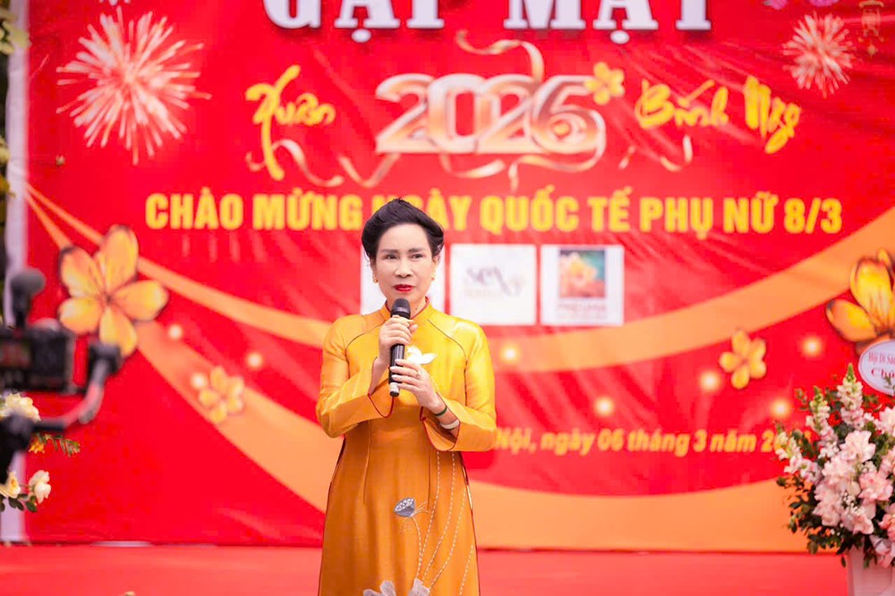 Sắc Xuân lan tỏa cùng tà áo dài trong ngày hội tôn vinh phụ nữ và di sản - ảnh 1