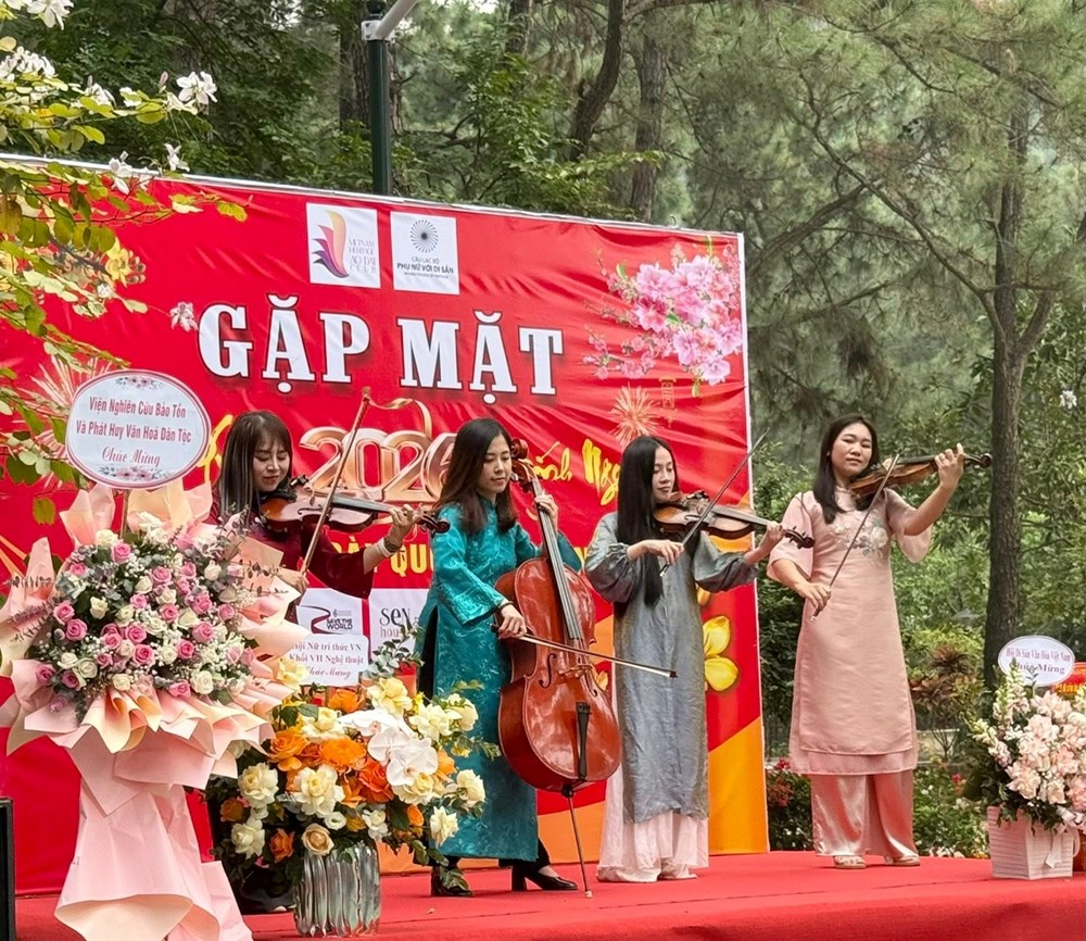 Sắc Xuân lan tỏa cùng tà áo dài trong ngày hội tôn vinh phụ nữ và di sản - ảnh 6