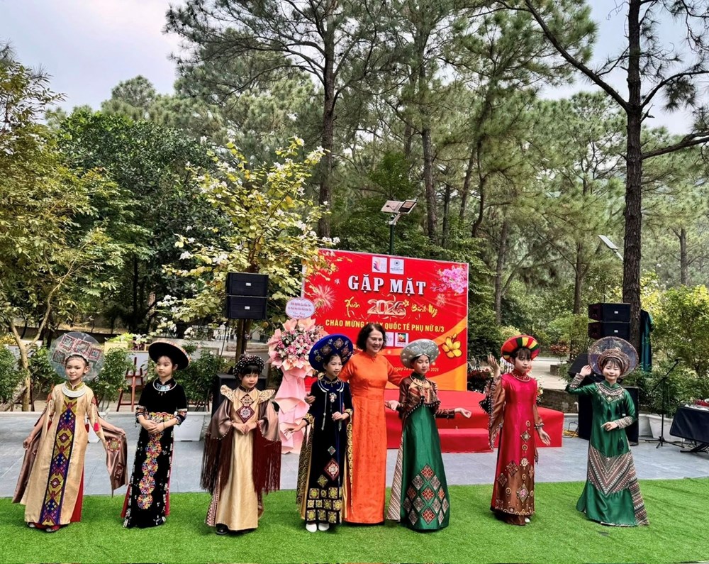 Sắc Xuân lan tỏa cùng tà áo dài trong ngày hội tôn vinh phụ nữ và di sản - ảnh 7