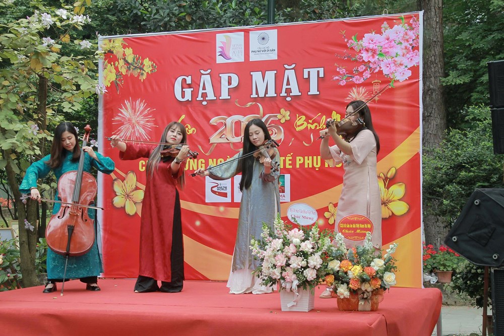 Sắc Xuân lan tỏa cùng tà áo dài trong ngày hội tôn vinh phụ nữ và di sản - ảnh 9