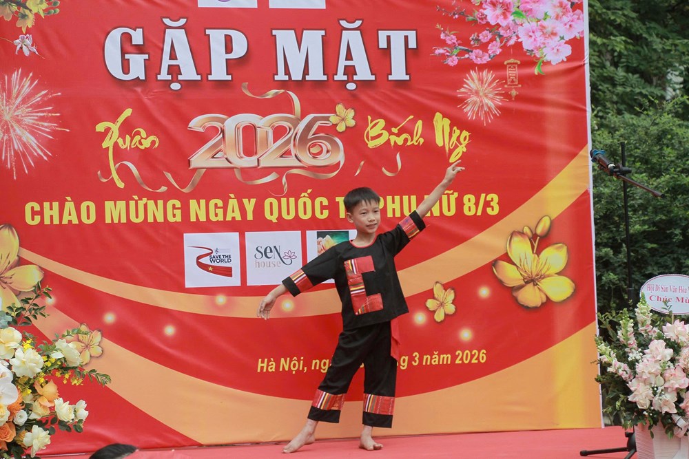 Sắc Xuân lan tỏa cùng tà áo dài trong ngày hội tôn vinh phụ nữ và di sản - ảnh 10