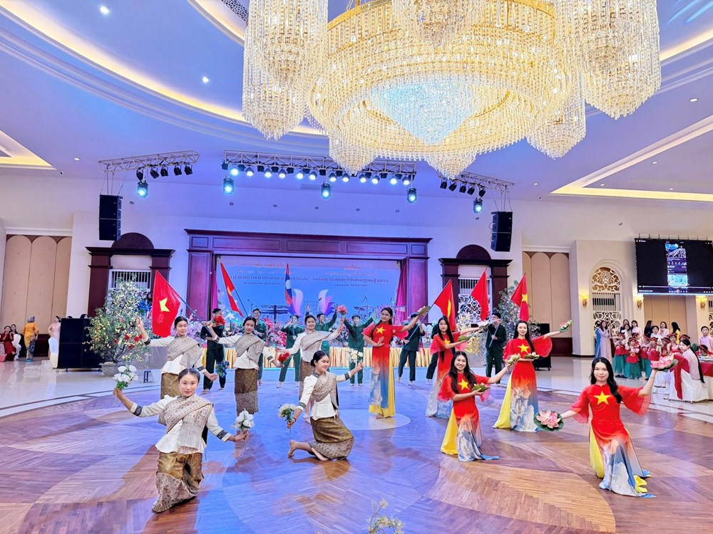 Thành lập Câu lạc bộ Di sản Áo dài Việt Nam tại Lào - ảnh 5
