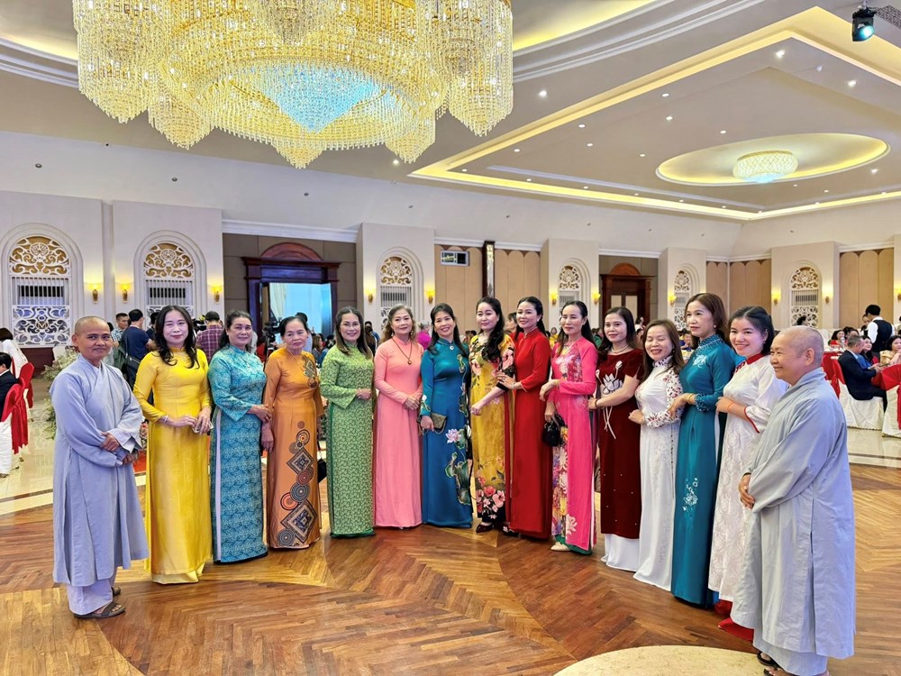 Thành lập Câu lạc bộ Di sản Áo dài Việt Nam tại Lào - ảnh 6