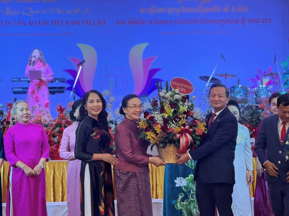Thành lập Câu lạc bộ Di sản Áo dài Việt Nam tại Lào - ảnh 1