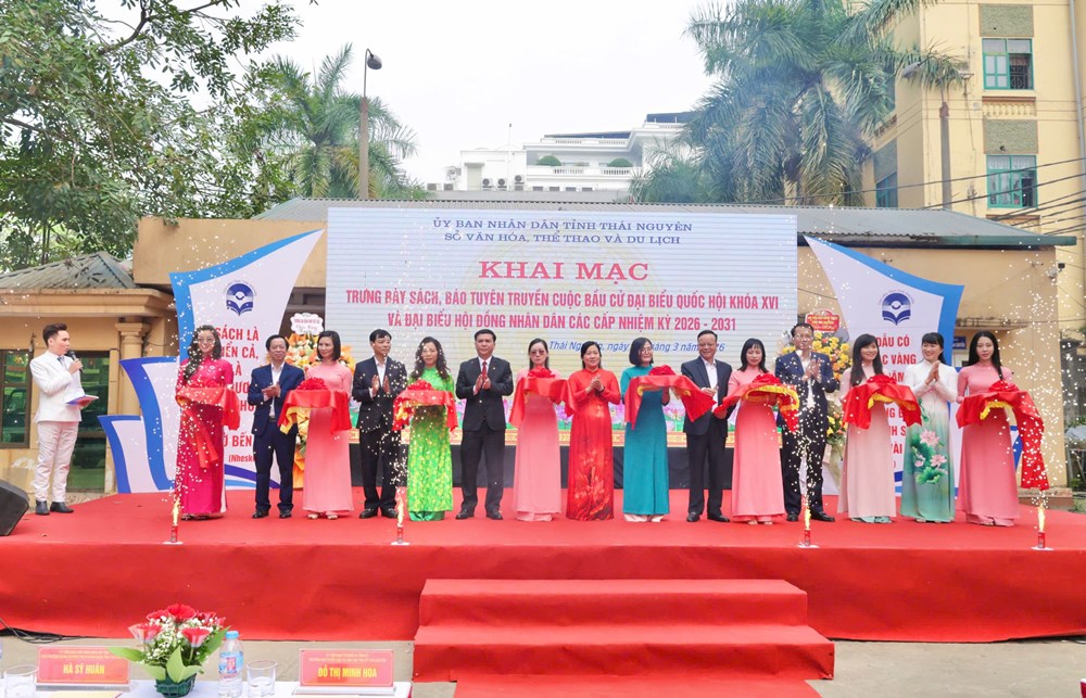 Thái Nguyên trưng bày hơn 1.000 tư liệu tuyên truyền bầu cử - ảnh 1