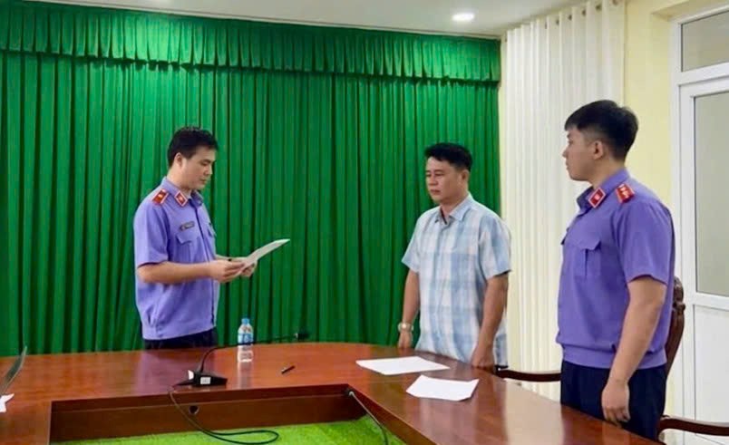 Bắt nguyên Phó thủ trưởng và điều tra viên trong vụ nữ sinh tử vong ở Vĩnh Long - ảnh 1