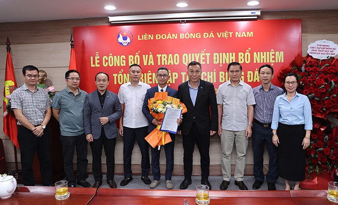 VFF trao Quyết định bổ nhiệm Tổng Biên tập Tạp chí Bóng đá - ảnh 2