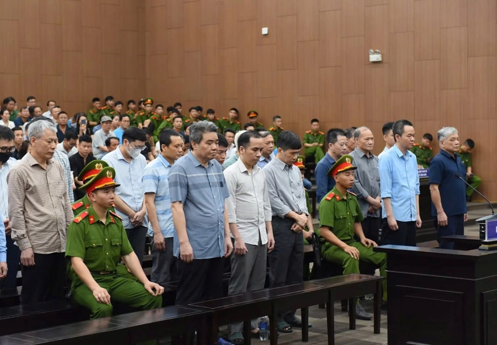 Nhận hối lộ hơn 4,5 tỉ đồng để ‘tạo điều kiện’ cựu Thứ trưởng Hoàng Văn Thắng lĩnh 4 năm tù - ảnh 1