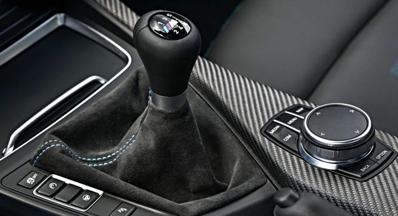 Vì sao BMW kiên định với số sàn? - ảnh 1