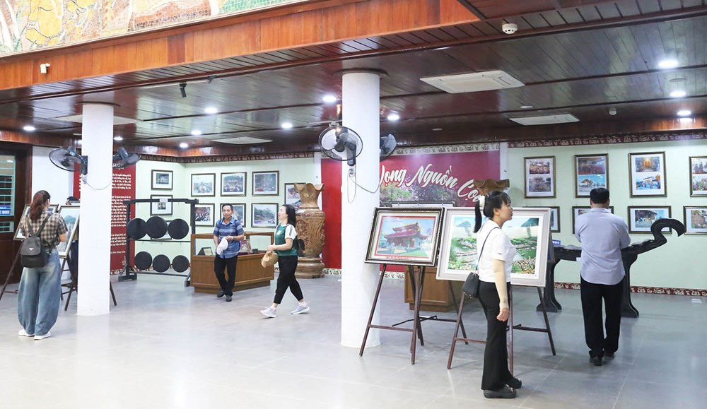 Phú Thọ: Trưng bày tư liệu, hình ảnh về di sản Tín ngưỡng thờ cúng Hùng Vương - ảnh 2