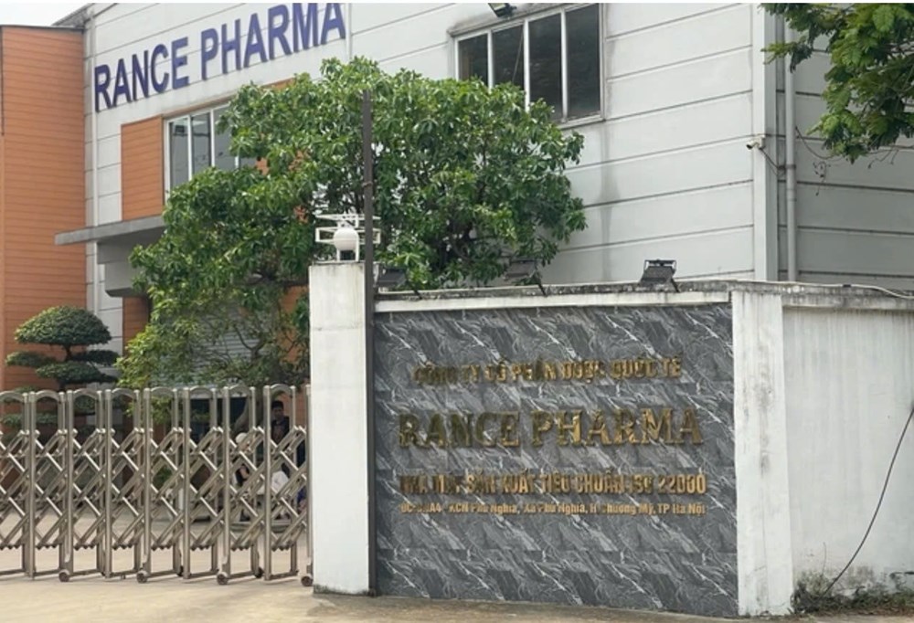 Cựu cán bộ công an bị cáo buộc chiếm đoạt 140.000 USD trong đường dây “chạy án” sữa giả - ảnh 1