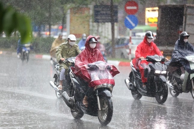 Thời tiết hôm nay 7.5: Không khí lạnh gây mưa lớn ở Bắc Bộ - ảnh 1