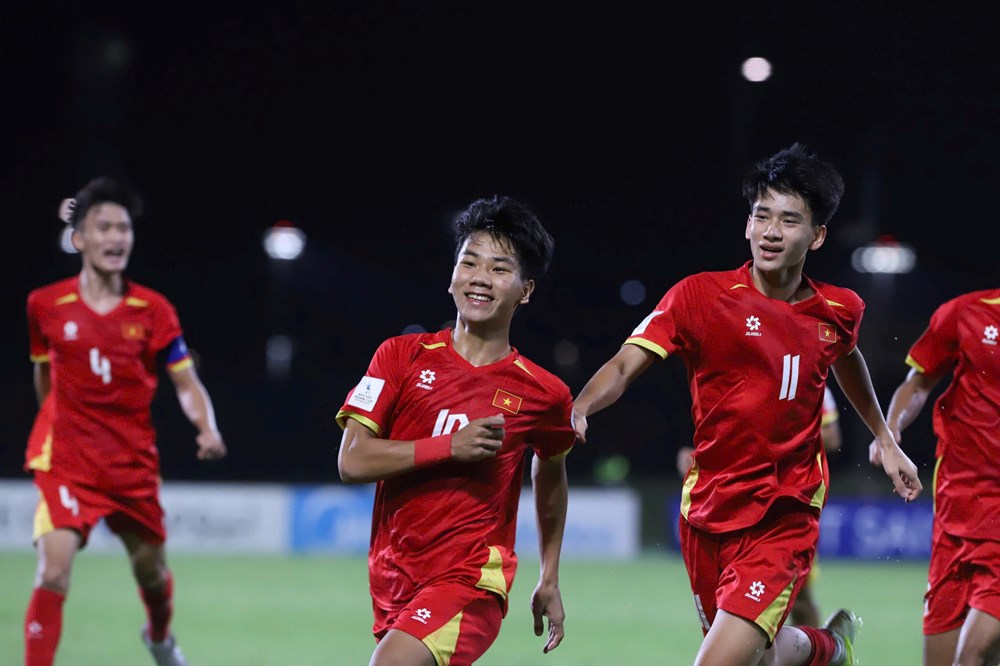 U17 Việt Nam dự World Cup và dấu ấn thầm lặng của bầu Hiển - ảnh 1