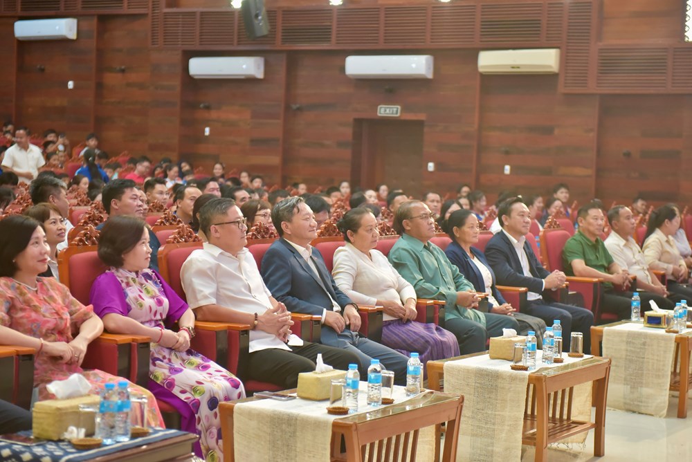 Đêm thăng hoa và lời tạ từ của rối Việt trên đất Lào - ảnh 2
