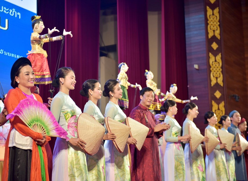 Đêm thăng hoa và lời tạ từ của rối Việt trên đất Lào - ảnh 14