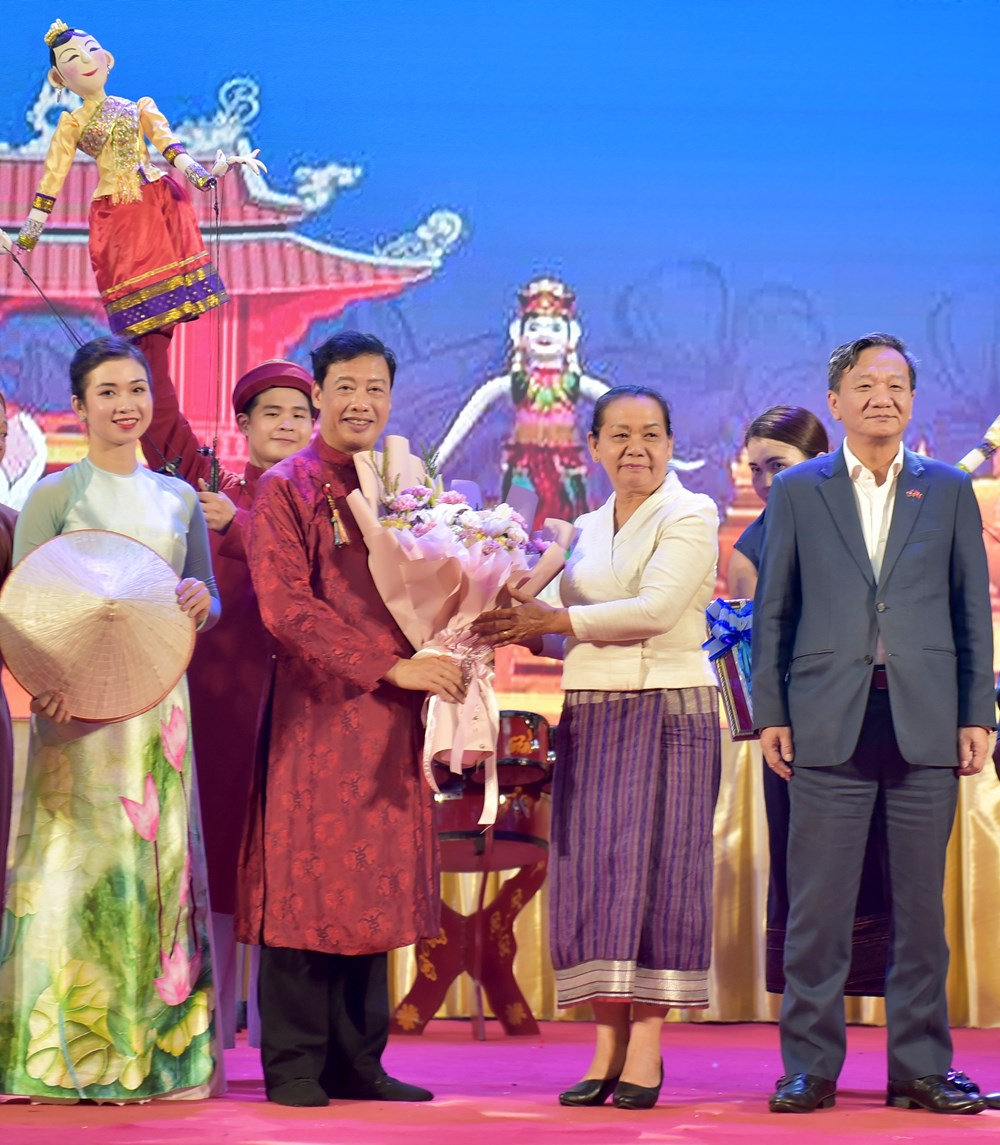 Đêm thăng hoa và lời tạ từ của rối Việt trên đất Lào - ảnh 13