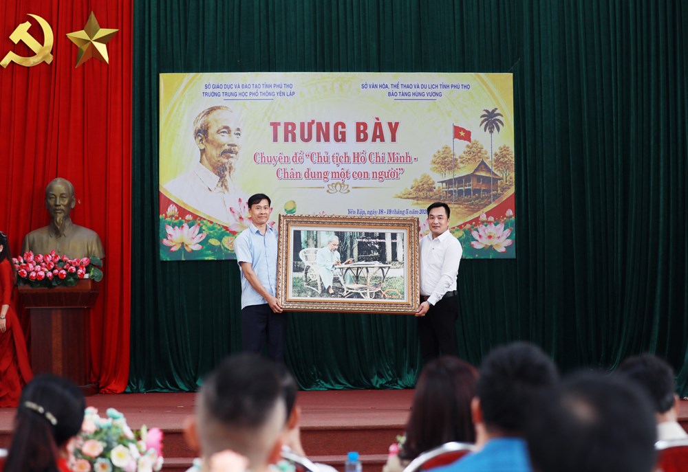Phú Thọ: Trưng bày lưu động chuyên đề “Chủ tịch Hồ Chí Minh – Chân dung một con người” - ảnh 4
