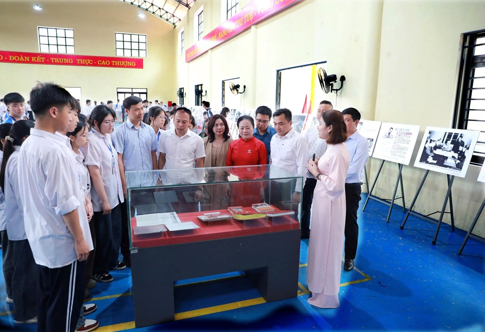 Phú Thọ: Trưng bày lưu động chuyên đề “Chủ tịch Hồ Chí Minh – Chân dung một con người” - ảnh 3