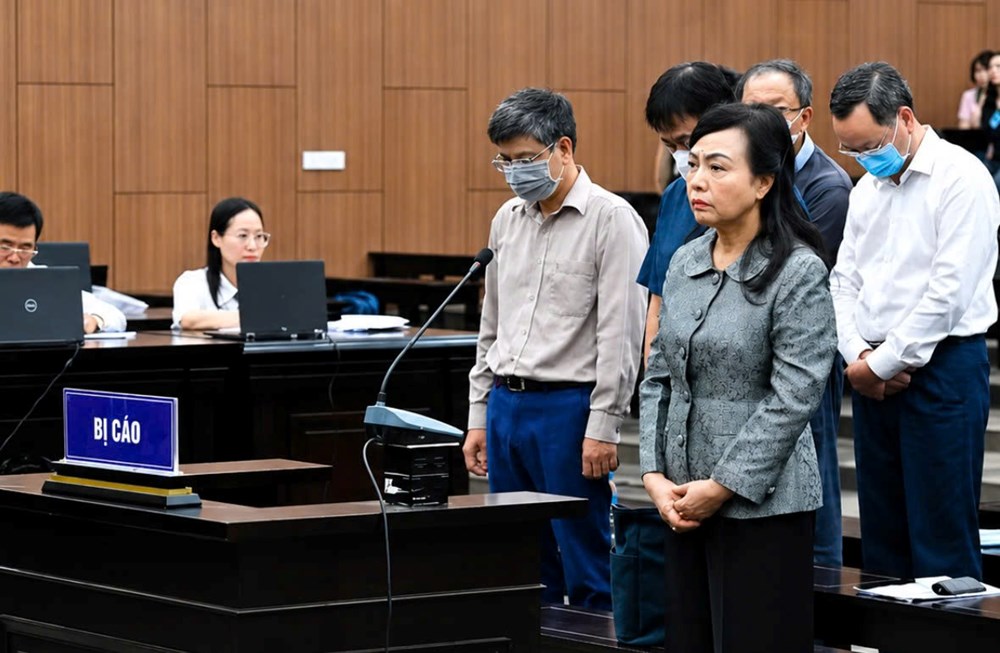 Cựu Bộ trưởng Y tế Nguyễn Thị Kim Tiến ngày đầu tại toà - ảnh 2
