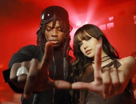 Lisa cùng Anitta, Rema hát ca khúc cổ vũ World Cup 2026 - ảnh 3